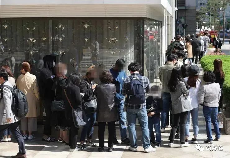 现在大家还买奢侈品吗,为什么现在大家喜欢买奢侈品