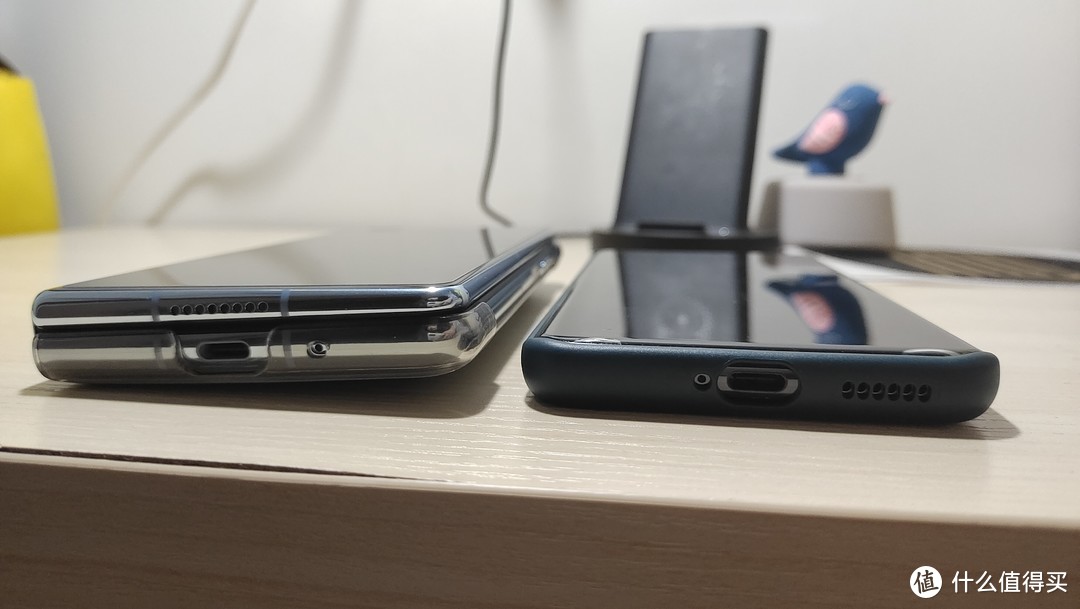 三星fold2对比华为matex2屏幕,华为matex2和三星fold2什么区别