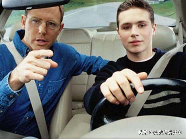 新手司机要想尽快成长，是自学练车好，还是找陪练指导效果好？