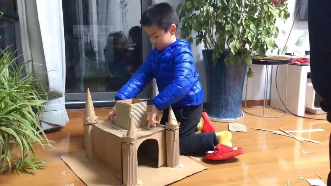 幼儿园生成课程案例,幼儿园关于纸的课程