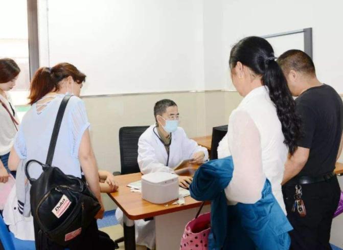 鍏瞾濂冲効澶硅剼婊″ご澶ф睏,5宀佸瀛愬嚭鐜板す澶ц吙