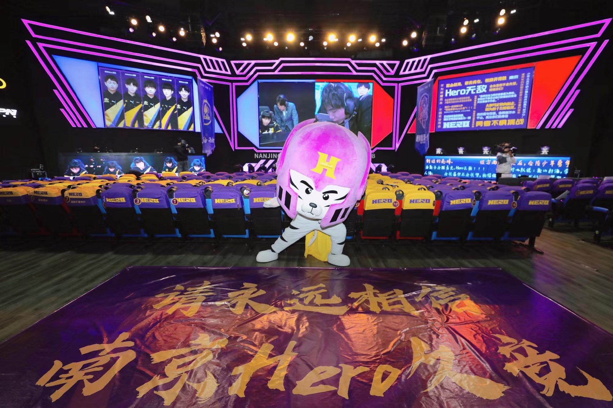 久哲回归带领hero夺冠,hero2022经历过几连败