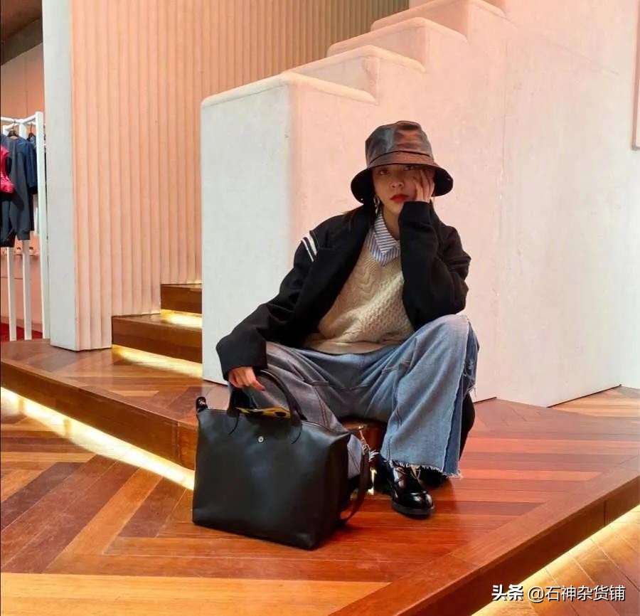 泫雅颜值巅峰时期穿搭,泫雅刚出道时候穿搭