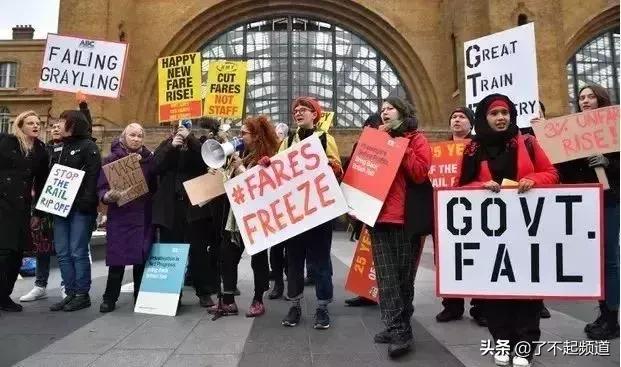 中国人给英国做了一个12306，帮他们买火车票