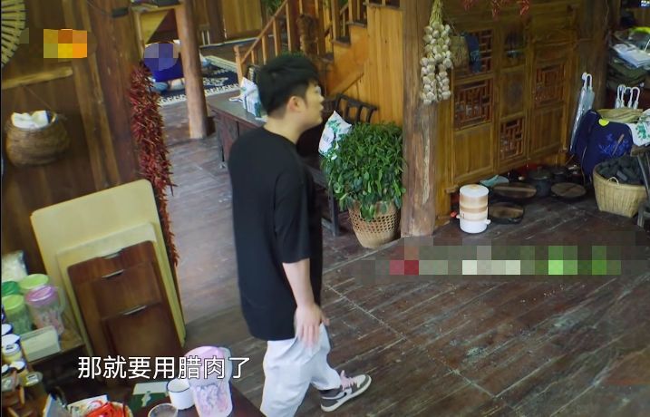 彭昱畅陈赫邓超吃花生,快乐大本营陈赫拿鸡肝