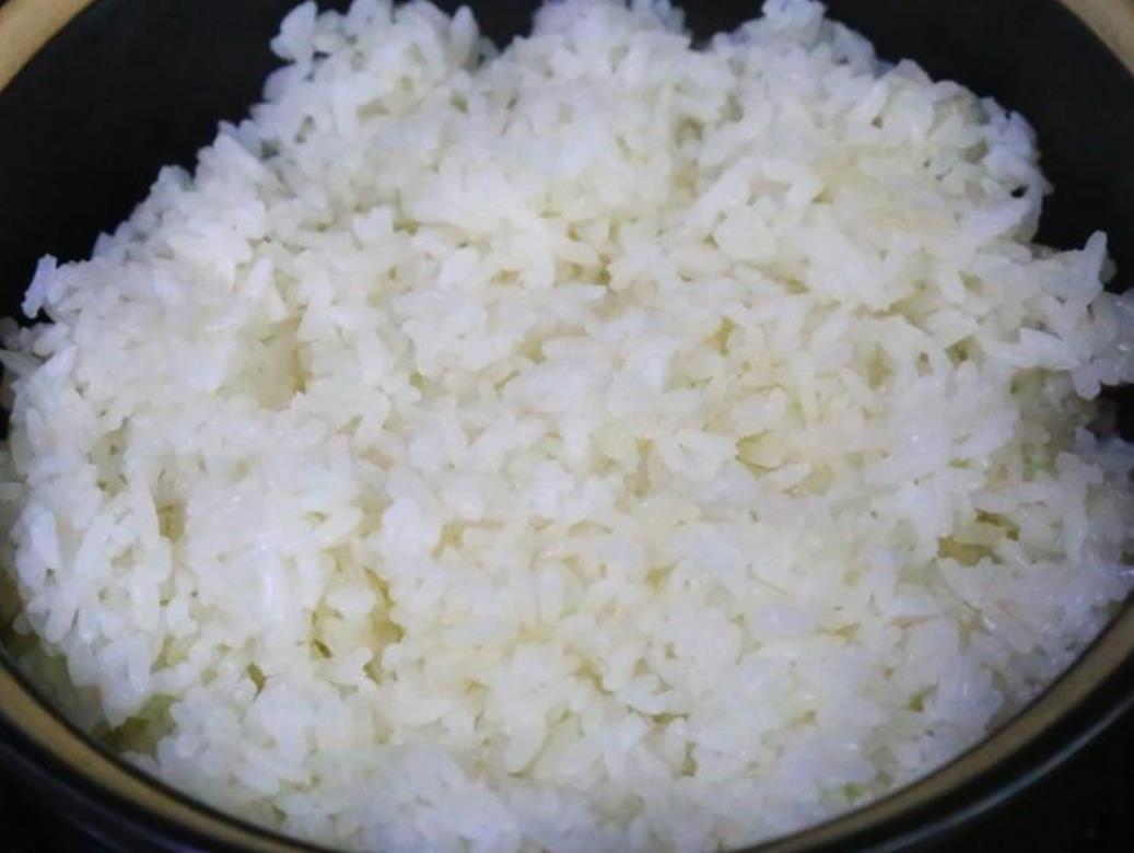 电饭锅蒸米饭粘锅技巧,电饭煲蒸米饭怎么软塌塌的