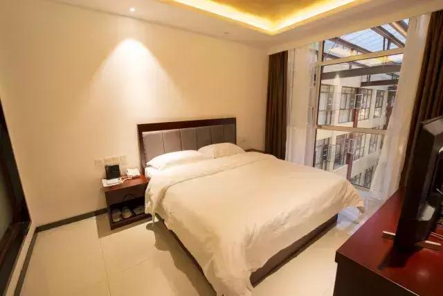 成都自驾百里杜鹃旅游攻略,万亩杜鹃花在青山幽谷