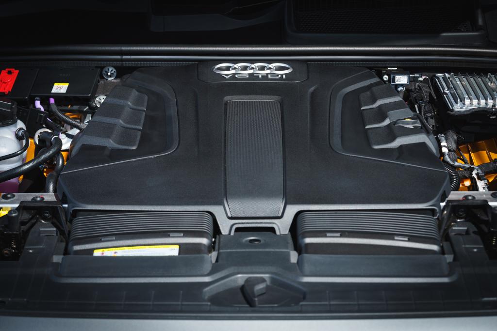 奥迪家族旗舰轿跑suvq8全新亮相,奥迪a5轿跑