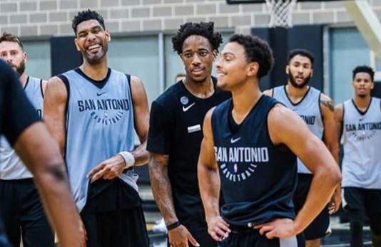 商业联盟里还有人情味的球队！功勋退役后总来蹭饭，员工倾尽一生