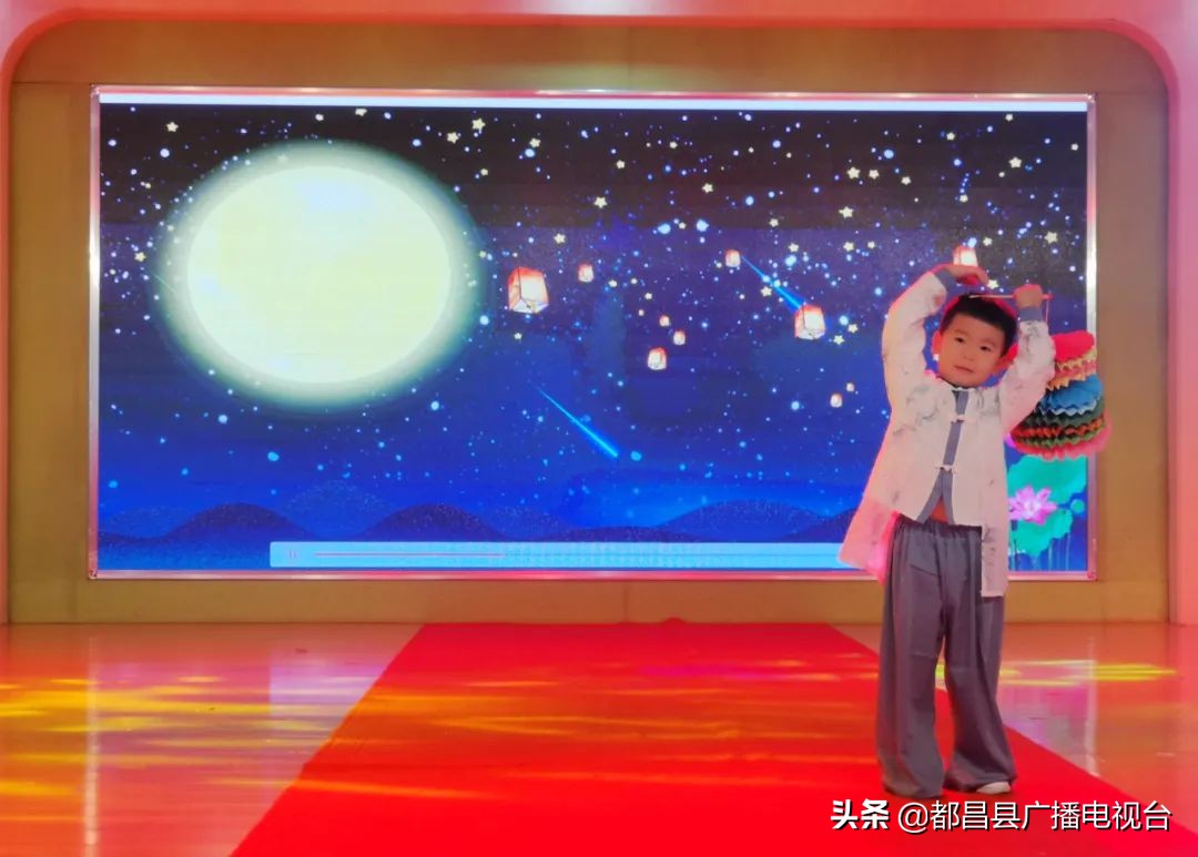 中秋节花灯汉服视频,中秋花灯制作活动