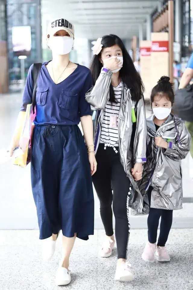 马伊琍穿小白鞋的照片,马伊琍白帽子