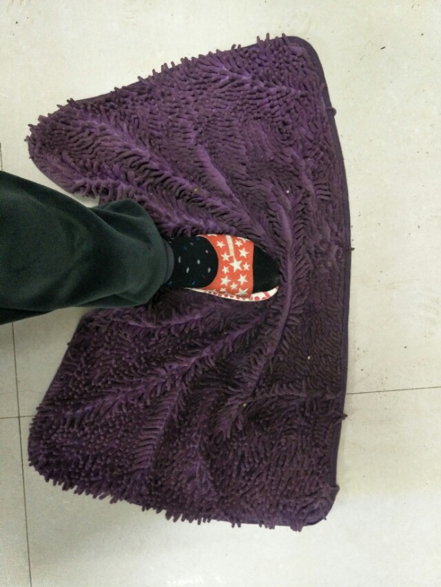 怎样使卫生间脚垫不打滑,室内脚垫防滑技巧