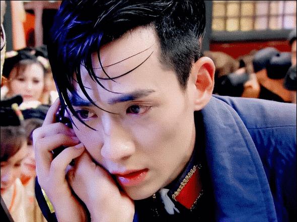 民国军装男神霸气出场,成毅帅气军装