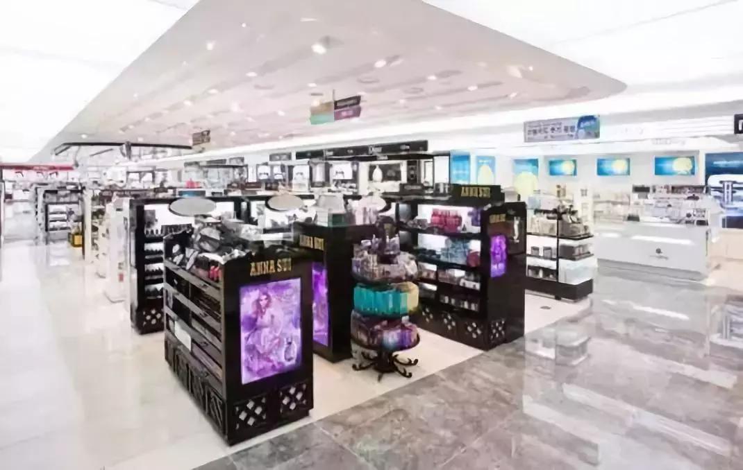 免税店买化妆品能便宜多少钱,怎样知道免税店有没有打折