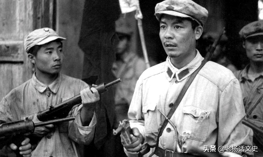 他是木兰山72英雄之一，率部巧计捉土豪，后成开国上将