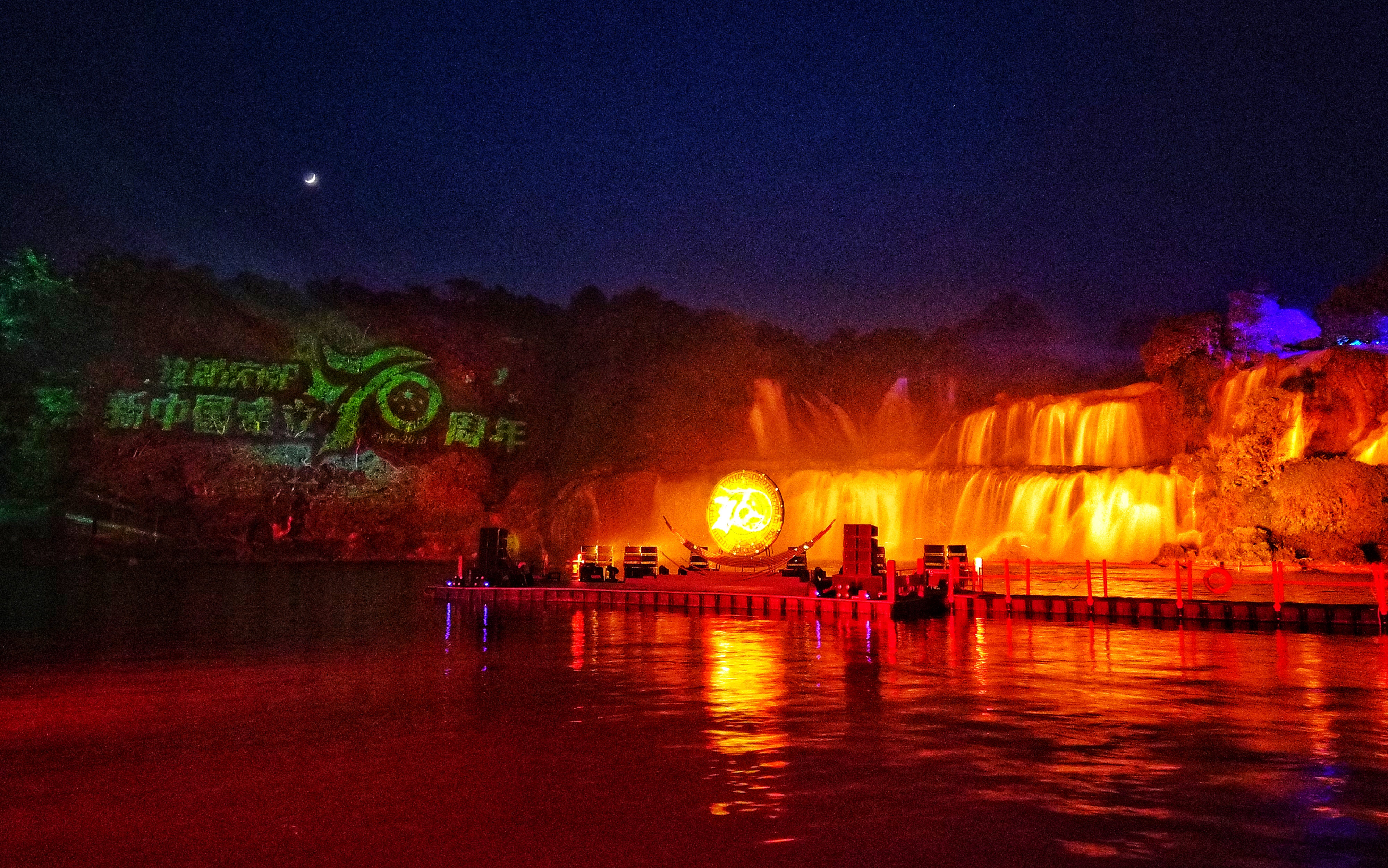 广西德天瀑布有灯光,今日广西德天瀑布