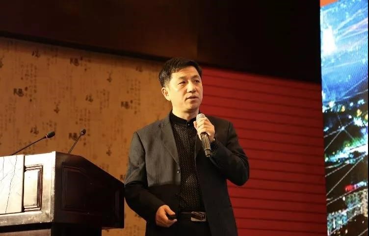 一年就这么一次高品质的ICT技术峰会,观众拍照拍的手软