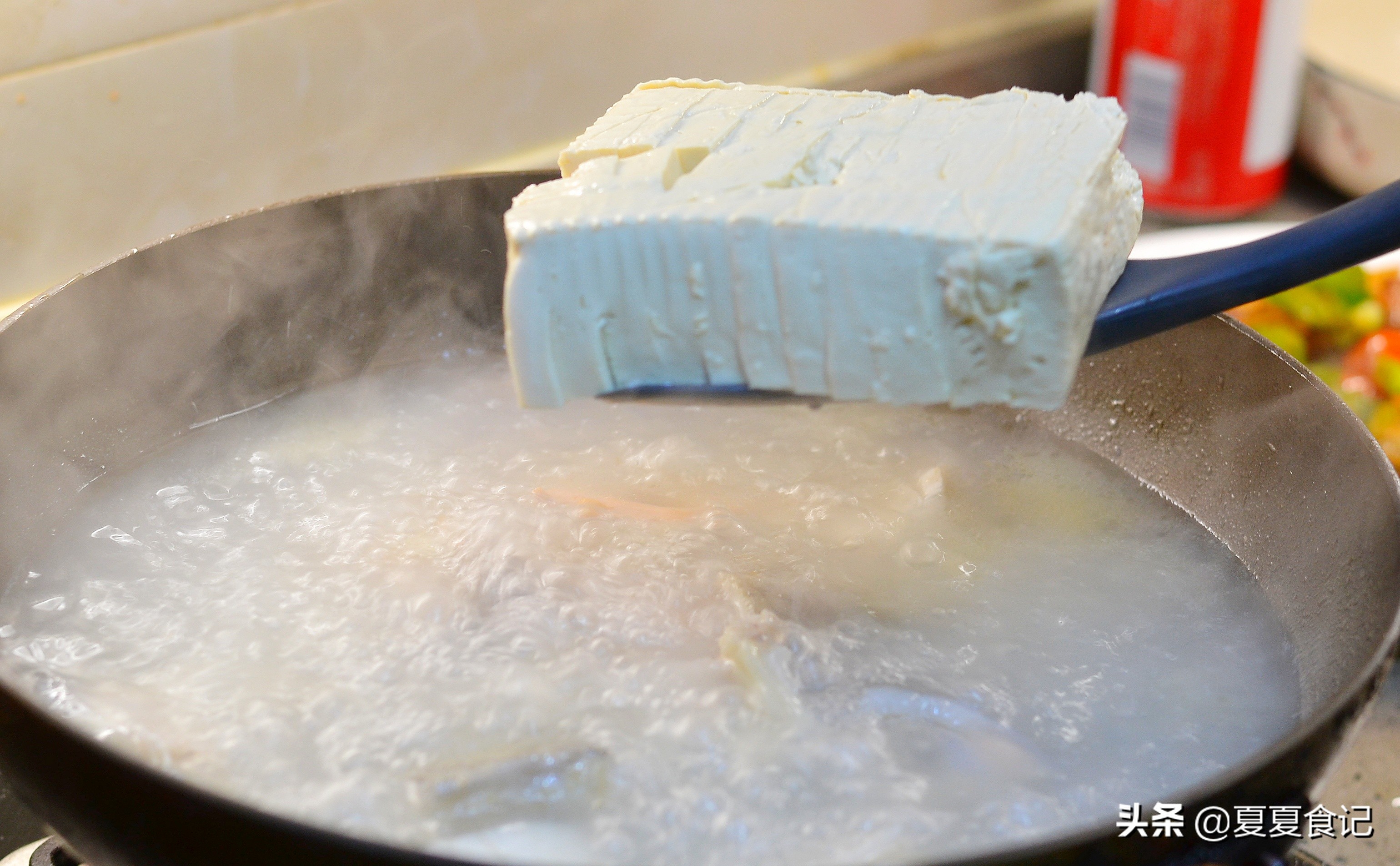 三文鱼头煮汤怎么做汤好喝,简易又美味的三文鱼头汤做法