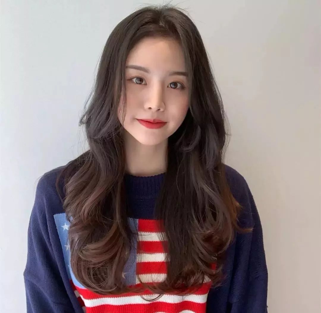 脸型长脖子长适合剪短发,脸型比较小适合剪短发吗