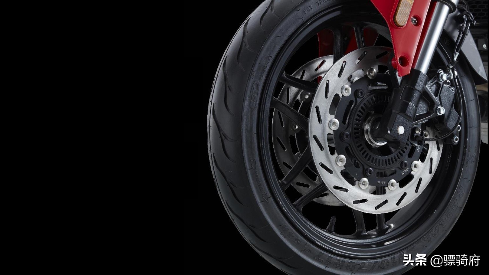 摩托如何正确起步和刹车,新手骑摩托车刹车技巧