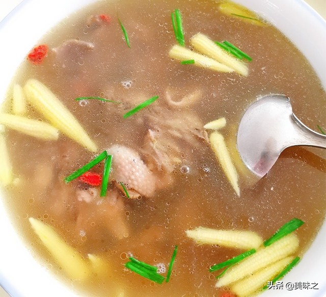 墨鱼汤怎么炖最有营养最补血,墨鱼能和当归党参黄芪一起炖汤吗