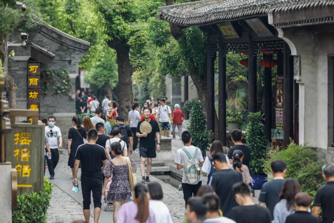 台儿庄适合1-2天短途旅游,趁着假期的闲暇去旅行