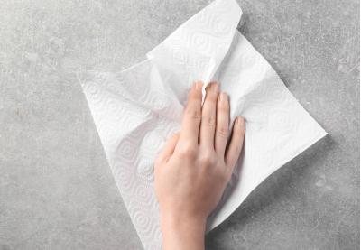 餐厅汤汁洒到客人身上怎么处理,汤汁洒在客人身上该如何处理