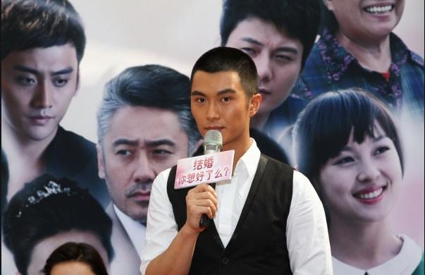 2013年“鳌拜”沈泰在咖啡厅暴打于正:为什么这么对我,你个变态