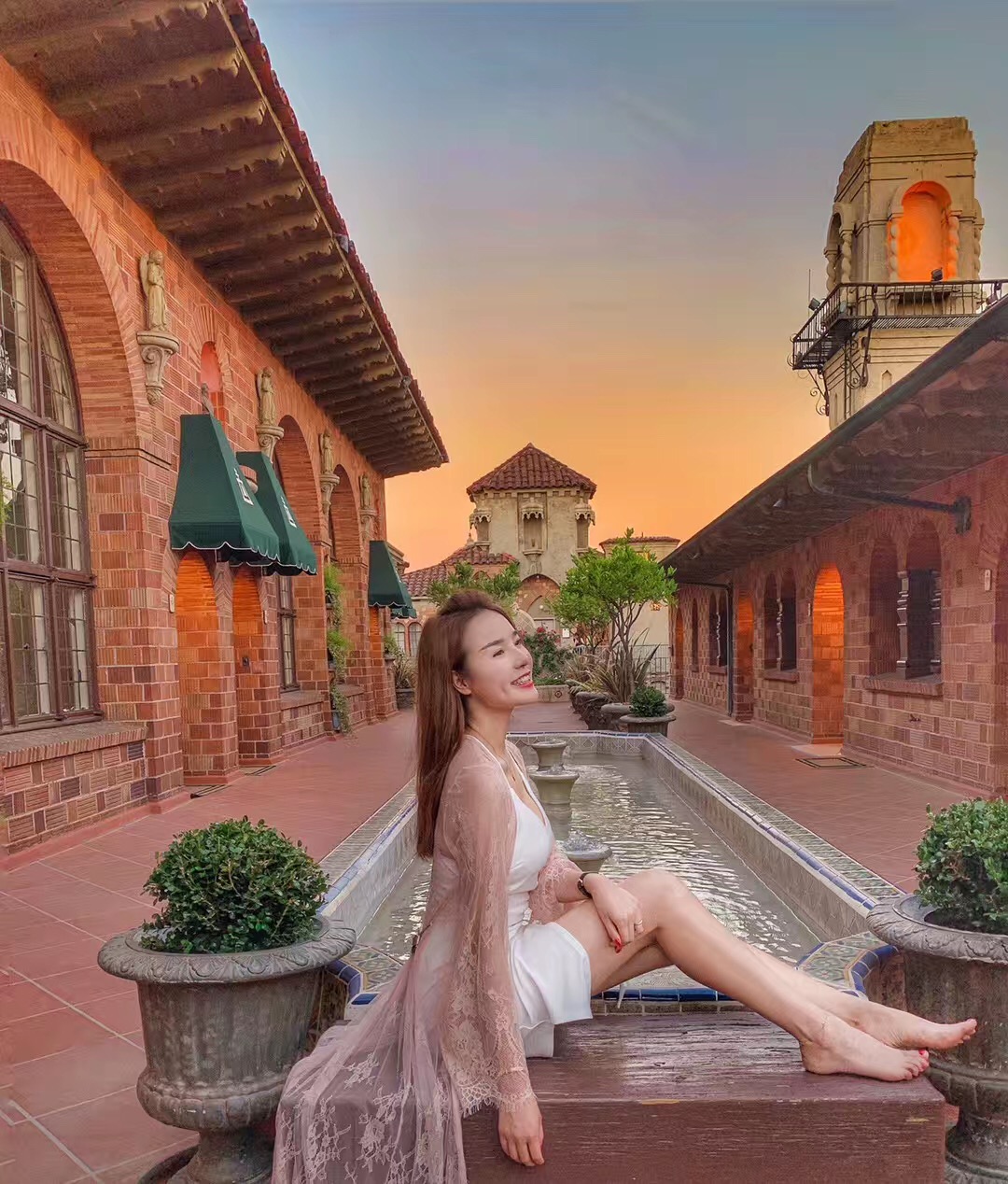 自我的缔造者——集才华与美貌一身的女子，罗兰