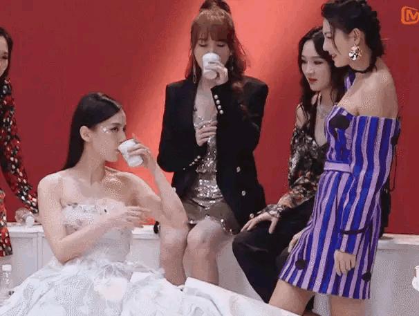 藏了8年才公开身份,藏了八年的秘密被妻子发现