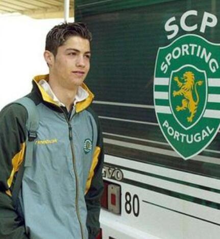 催人泪下!亦父亦师、亦友亦亲人:记得C罗和弗格森的点点滴滴