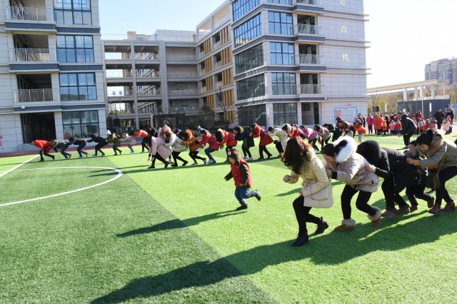 玩转足球悦享童年,足球嘉年华幼儿活动