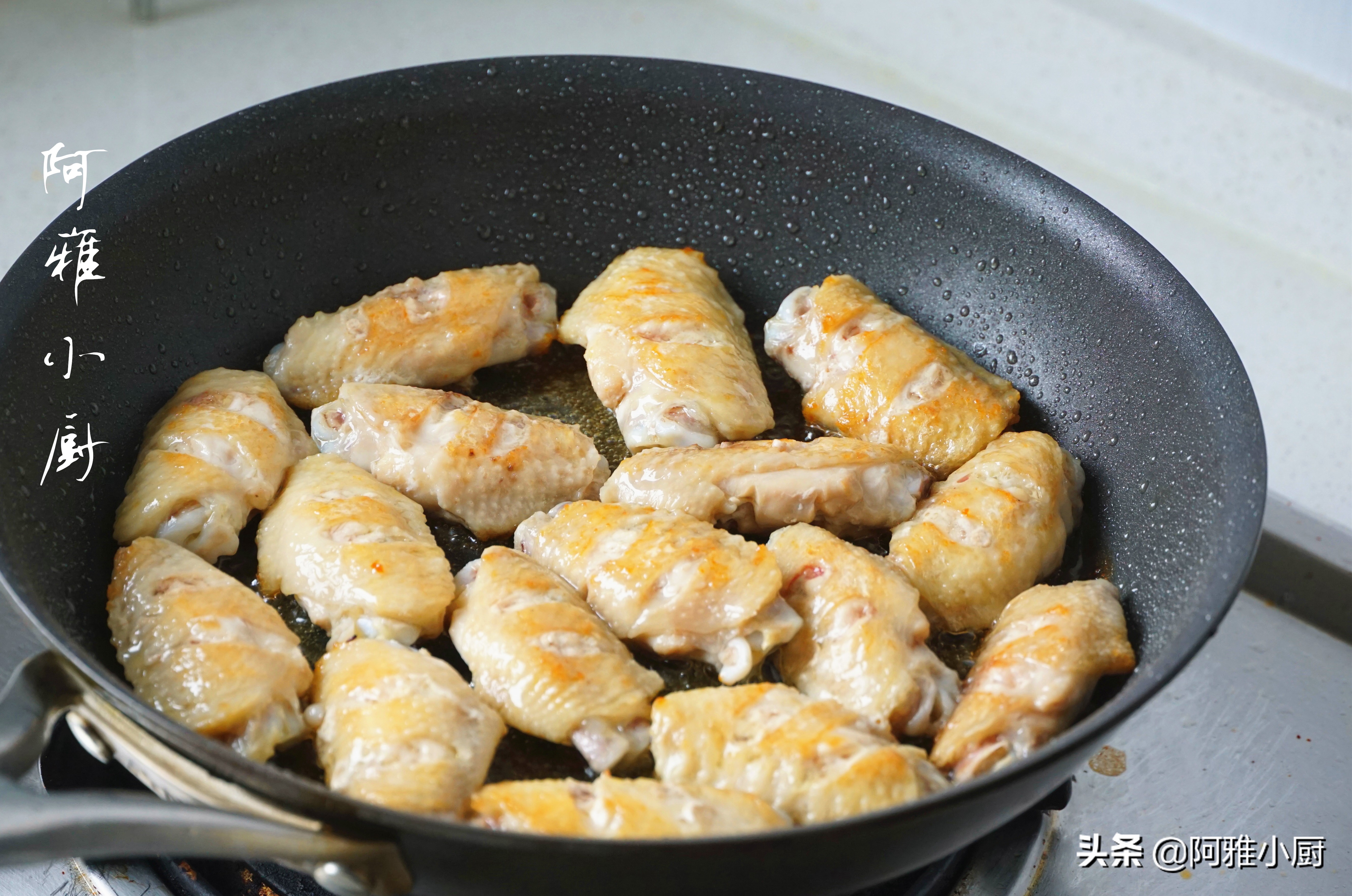 鸡翅百吃不厌的做法，香到骨头里，外酥里嫩，做法省时又简单