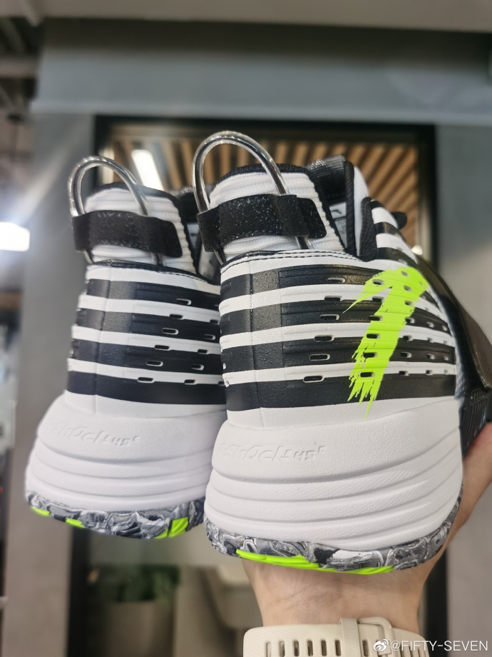 安踏解构缓震,安踏要疯横扫2代缓震