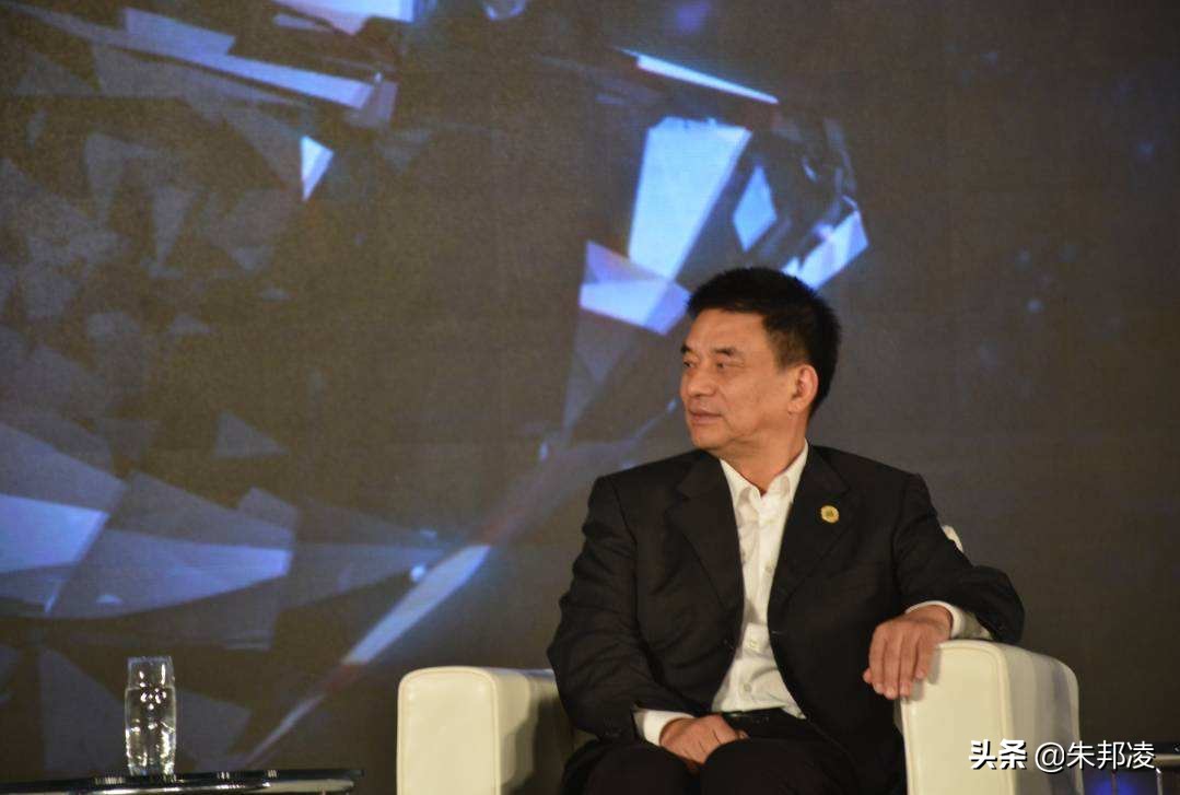 千元资金创业成四川首富！家族财富425亿，投资50亿办光彩工厂