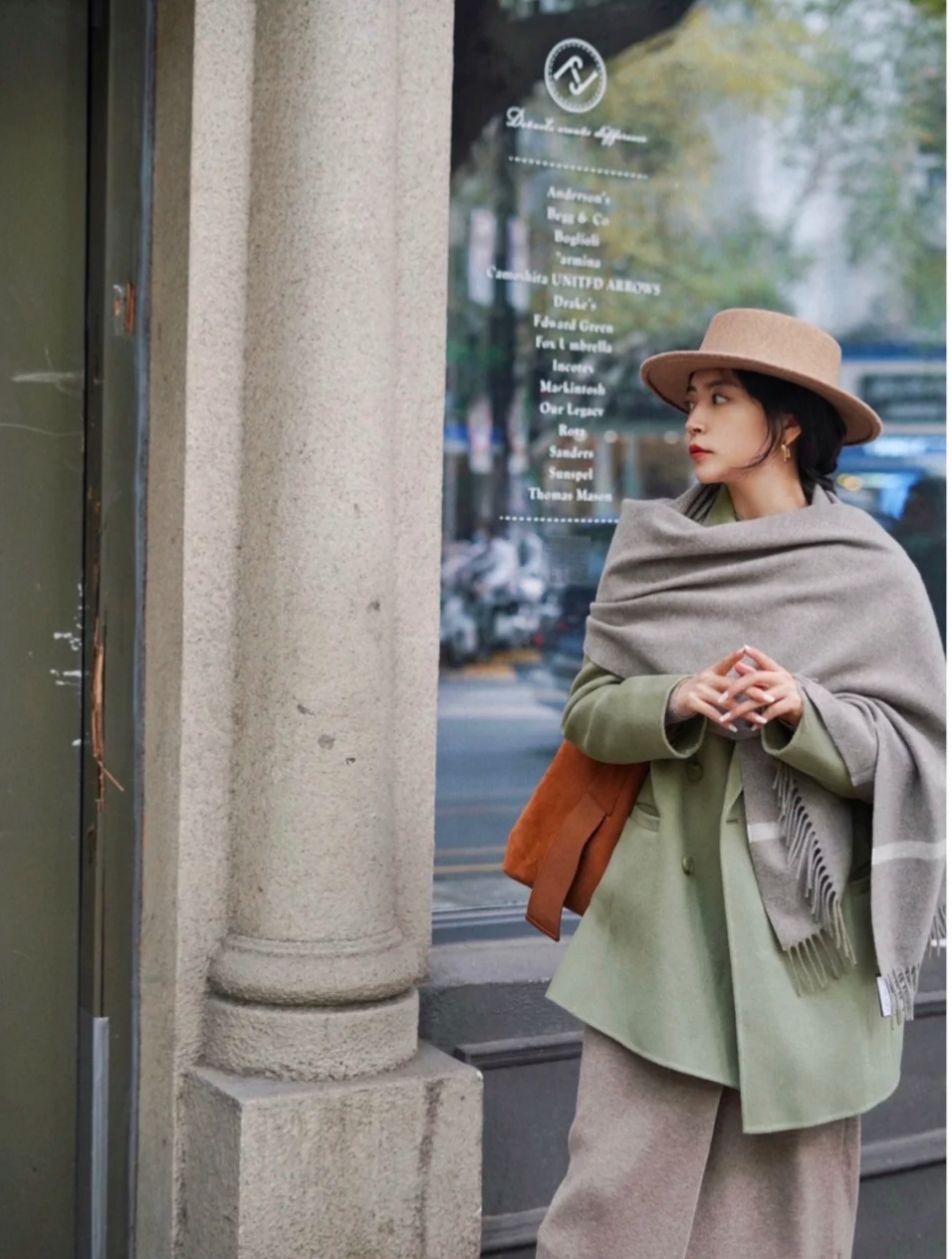 围巾怎么系才能好看又时尚,女士怎么样系围巾更好看