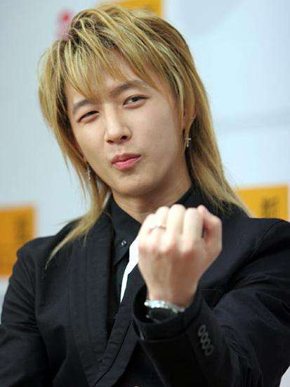 鹿晗、吴亦凡早年杀马特造型是学东方神起的?打开方式不对吧