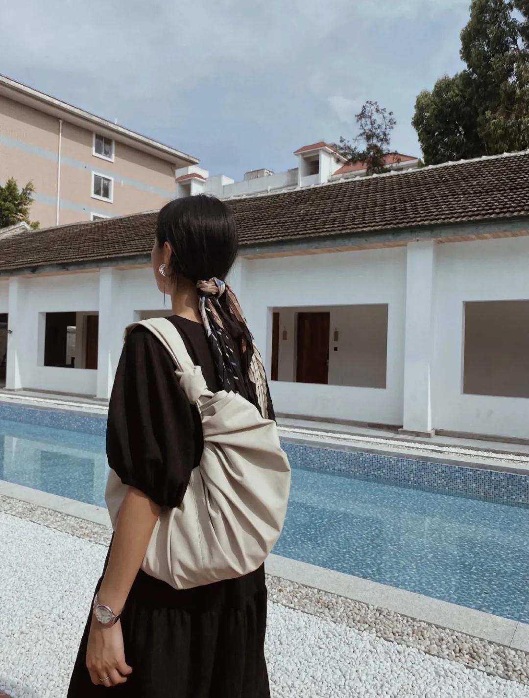 买了一大堆便宜包包,买了一个包回来发现包里有钱