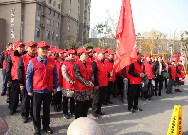 文明创城城管在行动,文明城市创建红马甲