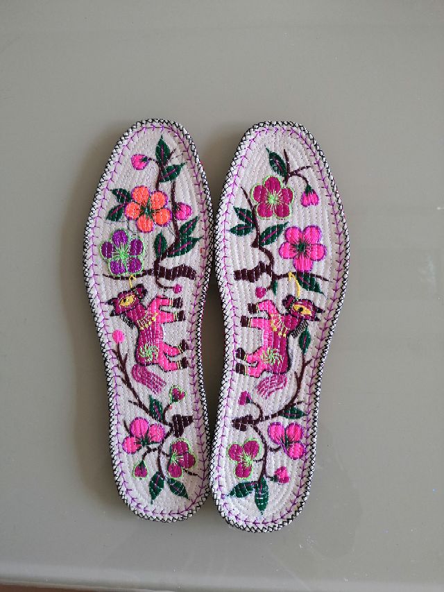 一个老人的爱心绣品（1）