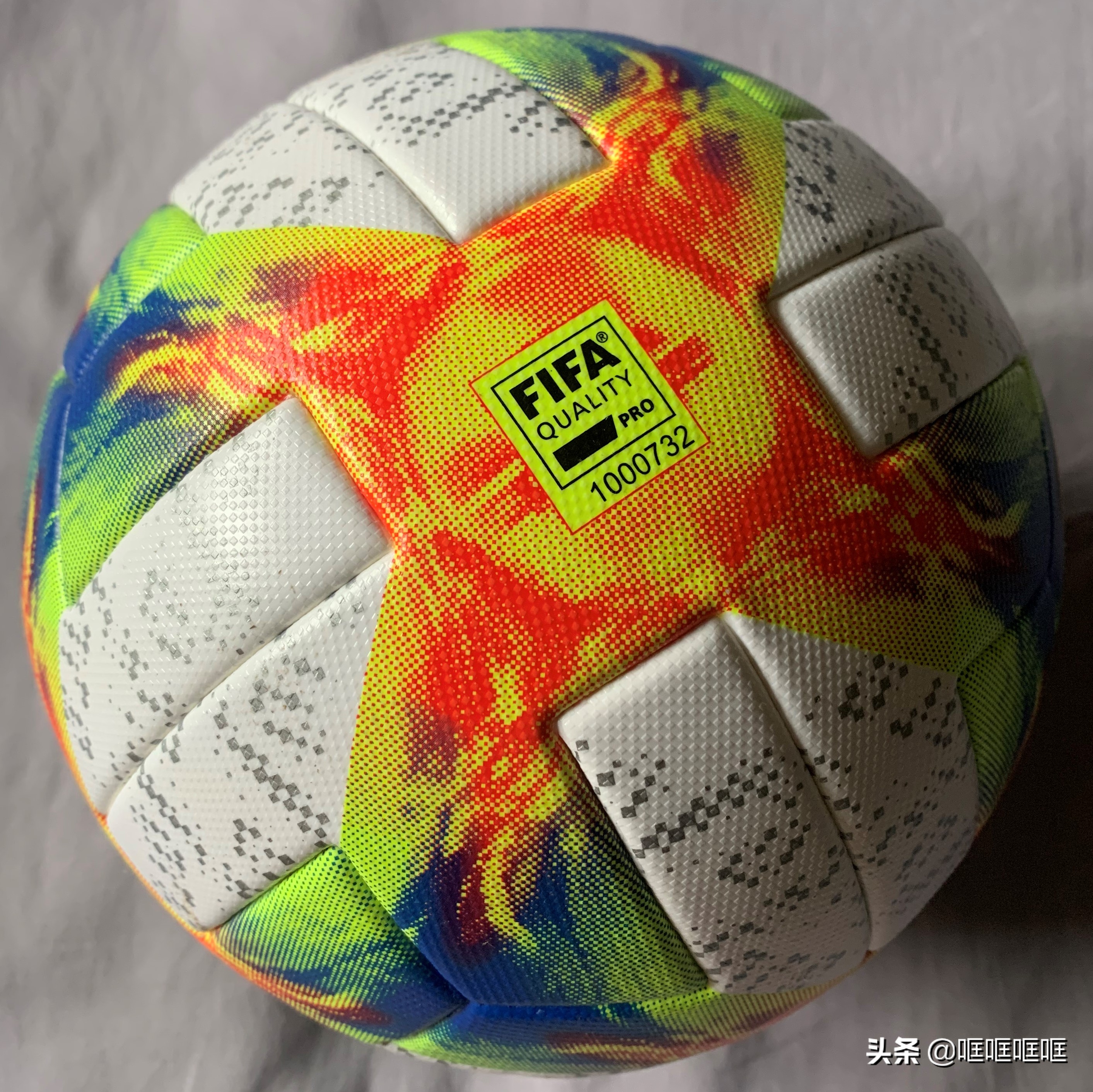 阿迪达斯足球淘汰赛专用高端版,阿迪达斯足球2020欧洲杯纪念版