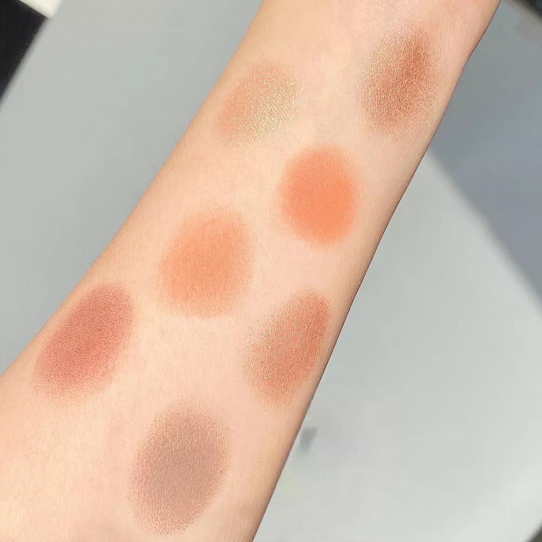 黄皮新手彩妆教程视频全集,适合黄皮的大牌彩妆推荐眼影