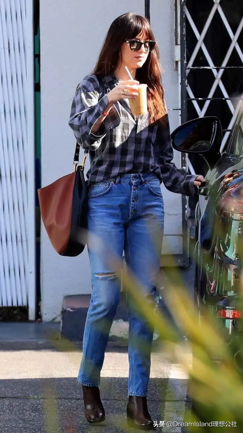 街拍白色乐福鞋,达妹街拍图文