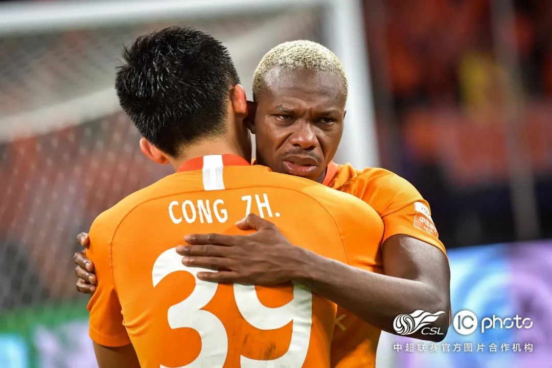前线丨武汉卓尔总比分3:2战胜浙江能源绿城，成功留在中超