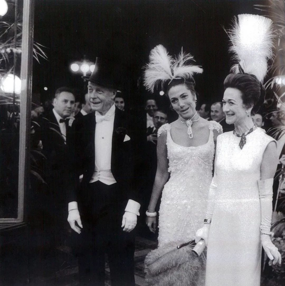 温莎公爵夫人拥有的经典珠宝,2010年温莎公爵夫人珠宝系列拍卖