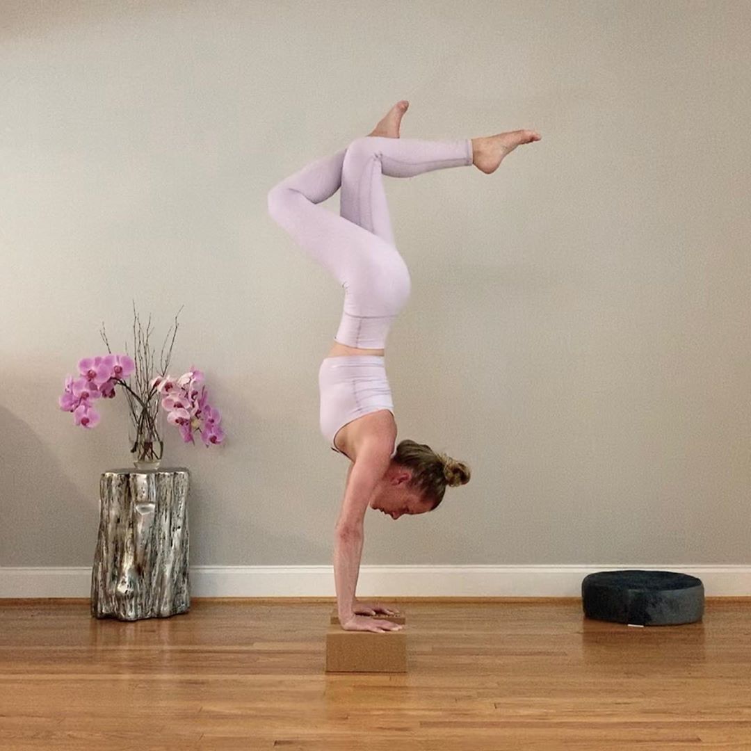 女性健身穿瑜伽服,女性健身穿什么比较好看