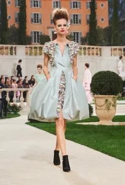 chanel香奈儿1995年时装秀,chanel香奈儿2015高级时装秀