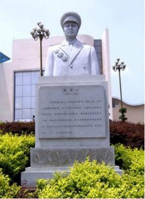 萧华：中国最年轻的开国上将，22岁当上司令，39岁授上将军衔