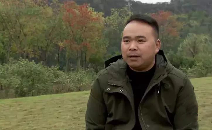 宜昌农村小伙返乡养殖黑鸡,回乡养本地黑鸡的90后小伙