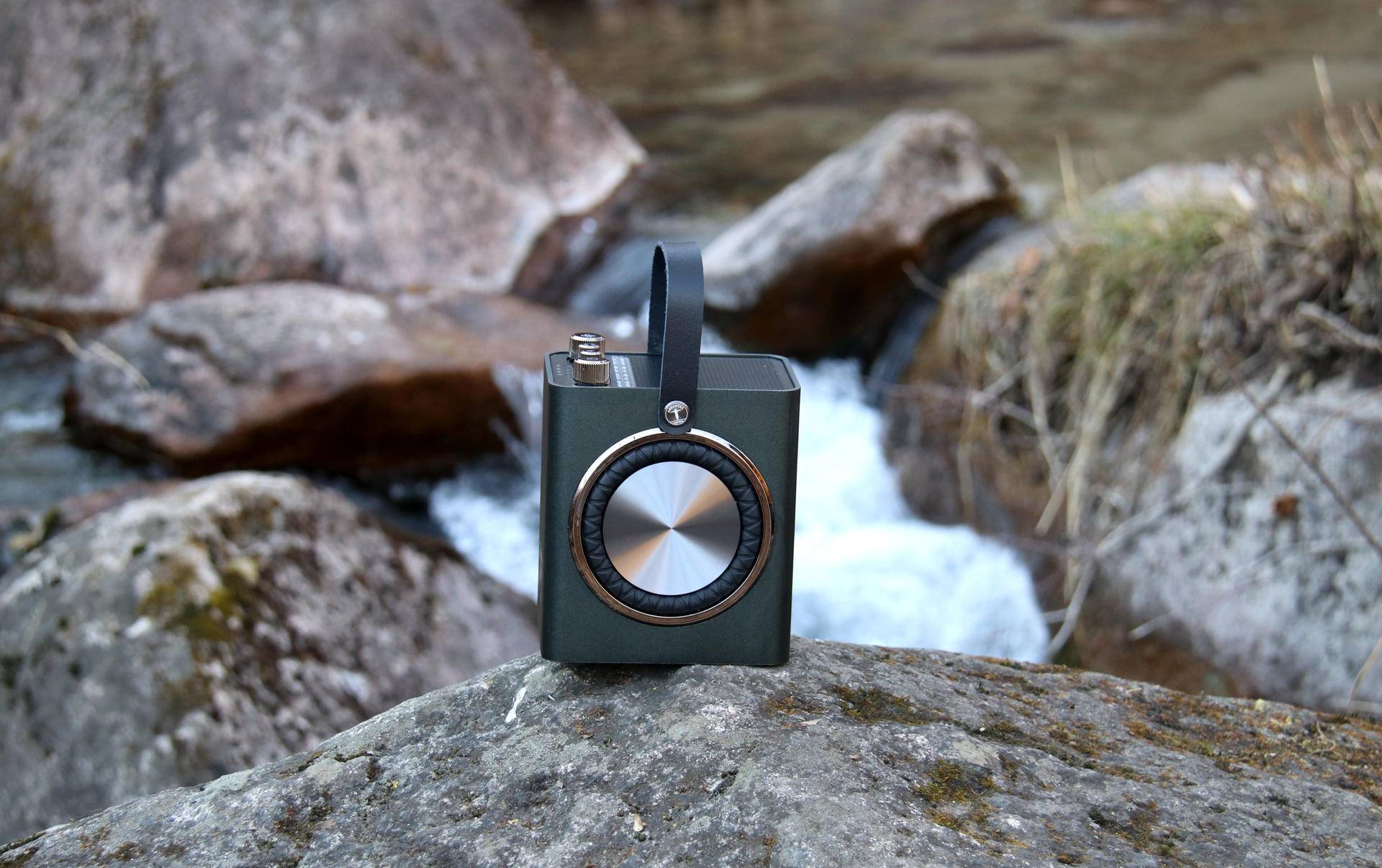 高颜值+好音色+K歌欢唱，金刚6便携蓝牙音箱随身携带的ktv